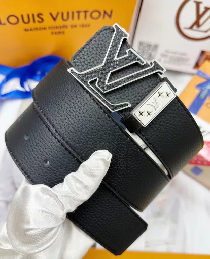 💯Belt: LV..Louis..Vuitton️✈️Top replica.P150💯Belt: Original quality🐂100% imported original top layer cowhide, guaranteed genuine leather. Hollow veneer🌟Craftsmanship.Vacuum plating.Never fade.24K pure steel buckle🌈Delicate calfskin litchi pattern🎨Double-sided✨Same quality as the counter, first choice for gifting and personal use✈️💯Packaging: Please look for the counter packaging as shown in the picture, free puncher, UnionPay invoice, width 40mm