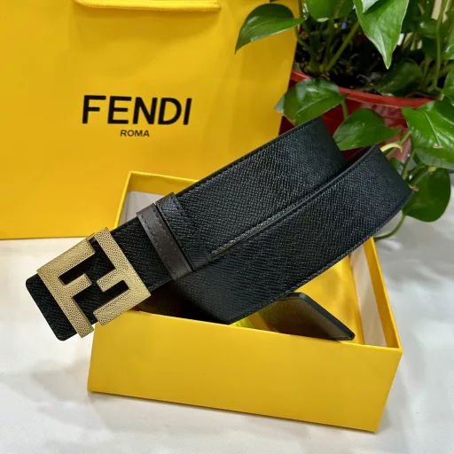 FENDl (Fendi) 40MM wide double-sided original calfskin with single ruthenium palladium electroplated buckle. Perfect feel. Oil edge. Outstanding design. Style. Noble and luxurious. Fashionable and generous. HD real shot. Genuine and affordable. Quality assurance. Double-sided 🉑️