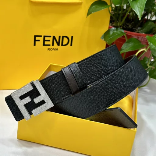 FENDl (Fendi) 40MM wide double-sided original calfskin with single ruthenium palladium electroplated buckle. Perfect feel. Oil edge. Outstanding design. Style. Noble and luxurious. Fashionable and generous. HD real shot. Genuine and affordable. Quality assurance. Double-sided 🉑️