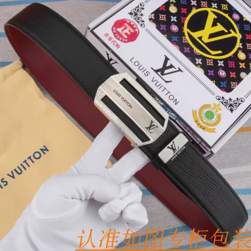 Belt: LV Louis Vuitton💕Original cowhide belt P160🌈Men's belt: Material🐂100% top-grain cowhide belt✨Guaranteed genuine leather belt, original quality from the counter, fine workmanship, fashionable brand, first choice for gifting and personal use🌈Packaging: Please look for the counter packaging as shown🎁Free puncher🎁Handbag🎁Counter gift box