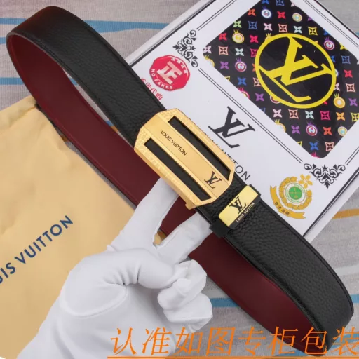 Belt: LV Louis Vuitton💕Original cowhide belt P160🌈Men's belt: Material🐂100% top-grain cowhide belt✨Guaranteed genuine leather belt, original quality from the counter, fine workmanship, fashionable brand, first choice for gifting and personal use🌈Packaging: Please look for the counter packaging as shown🎁Free puncher🎁Handbag🎁Counter gift box