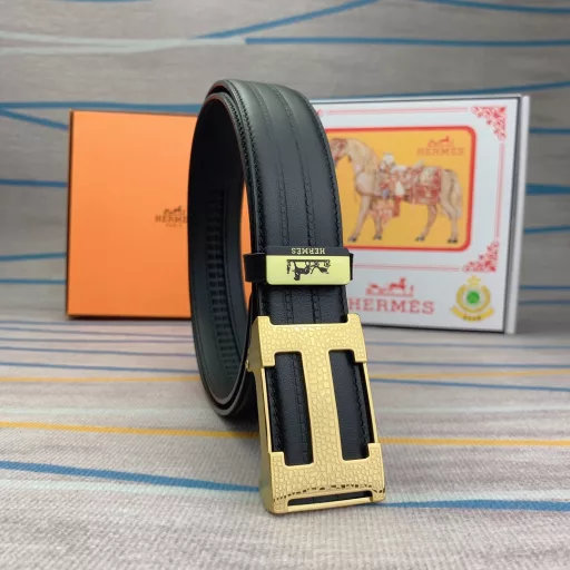 Product name: Hermès 💕 Automatic belt P165Material: Original cowhide belt 100% first-layer cowhide belt✨Guaranteed genuine leather, 24K pure steel buckle, original quality of counter, fine workmanship, fashionable brand, first choice for gifting and personal usePackaging: Please look for the counter packaging as shown in the picture💕Free puncher💞Handbag💕Counter gift box