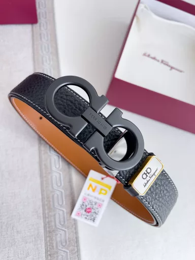 Product name: Ferragamo ✈️ belt · leather belt · original P150Model: buckle, classic buckle made of pure copper, real shot, first-layer cowhideMaterial: 🐂 100% first-layer cowhide, guaranteed genuine leather. Pure copper material, vacuum plating will never fade, 🌈 double-sided ✨ counter quality, classic first-layer cowhide lychee pattern white line ➕ khaki flat pattern, silver buckle, new boutique pure copper material buckle head, the belt body can be freely cut, can be used on both sides, the first choice for giving to others for personal use ✈️Packaging: Please look for the counter packaging as shown in the picture NFC card drop, free puncher, original electronic ticket