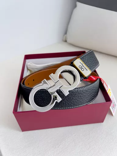 Product name: Ferragamo ✈️ belt · leather belt · original P150Model: buckle, classic buckle made of pure copper, real shot, first-layer cowhideMaterial: 🐂 100% first-layer cowhide, guaranteed genuine leather. Pure copper material, vacuum plating will never fade, 🌈 double-sided ✨ counter quality, classic first-layer cowhide lychee pattern white line ➕ khaki flat pattern, silver buckle, new boutique pure copper material buckle head, the belt body can be freely cut, can be used on both sides, the first choice for giving to others for personal use ✈️Packaging: Please look for the counter packaging as shown in the picture NFC card drop, free puncher, original electronic ticket