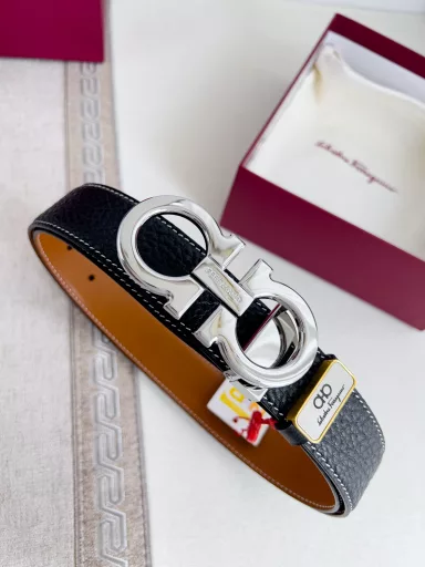Product name: Ferragamo ✈️ belt · leather belt · original P150Model: buckle, classic buckle made of pure copper, real shot, first-layer cowhideMaterial: 🐂 100% first-layer cowhide, guaranteed genuine leather. Pure copper material, vacuum plating will never fade, 🌈 double-sided ✨ counter quality, classic first-layer cowhide lychee pattern white line ➕ khaki flat pattern, silver buckle, new boutique pure copper material buckle head, the belt body can be freely cut, can be used on both sides, the first choice for giving to others for personal use ✈️Packaging: Please look for the counter packaging as shown in the picture NFC card drop, free puncher, original electronic ticket