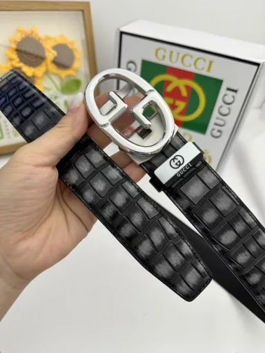 Product name: Gucci. Gu…ci 💕 Automatic belt P165Material: Original cowhide belt Original quality from the counter, fine workmanship, fashionable brand, first choice for gifting and personal usePackaging: Please look for the counter packaging as shown in the picture💕Free puncher💞Handbag💕Counter gift box💍