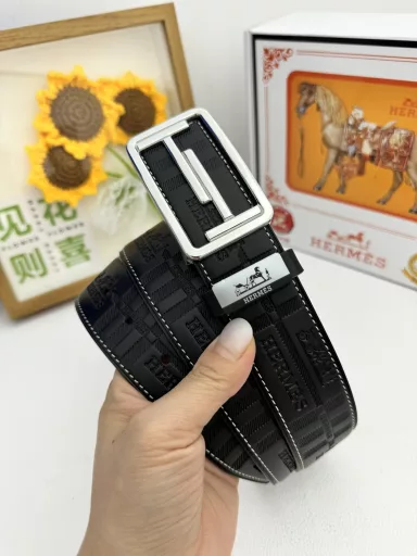 Hermès 💕Original P165Material: Original cowhide belt 100% first-layer cowhide belt✨Guaranteed genuine leather, 24K pure steel buckle, original quality from the counter, fine workmanship, fashionable brand, first choice for gifting and personal usePackaging: Please look for the counter packaging as shown in the picture💕Free puncher💞Handbag💕Counter gift box