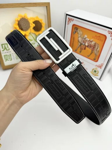 Hermès 💕Original P165Material: Original cowhide belt 100% first-layer cowhide belt✨Guaranteed genuine leather, 24K pure steel buckle, original quality from the counter, fine workmanship, fashionable brand, first choice for gifting and personal usePackaging: Please look for the counter packaging as shown in the picture💕Free puncher💞Handbag💕Counter gift box