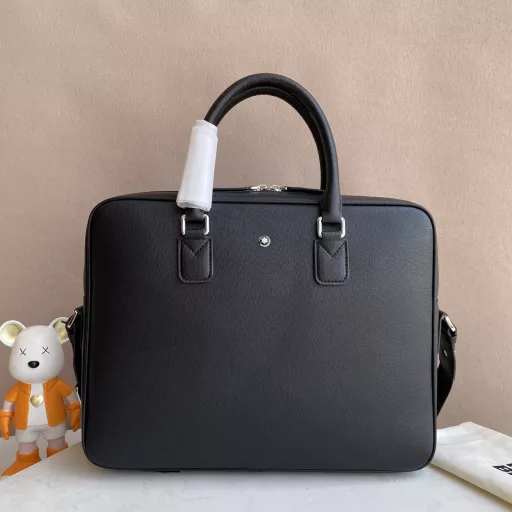 Montblanc - The latest men's briefcase is made of top-grain cowhide. The leather is soft and high-grade. It feels great. The simple design is enough to show its luxury. The quality of details is beyond doubt. It is undoubtedly a high-end and versatile item.