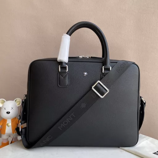 Montblanc - The latest men's briefcase is made of top-grain cowhide. The leather is soft and high-grade. It feels great. The simple design is enough to show its luxury. The quality of details is beyond doubt. It is undoubtedly a high-end and versatile item.