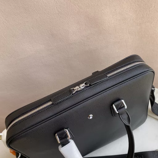 Montblanc - The latest men's briefcase is made of top-grain cowhide. The leather is soft and high-grade. It feels great. The simple design is enough to show its luxury. The quality of details is beyond doubt. It is undoubtedly a high-end and versatile item.