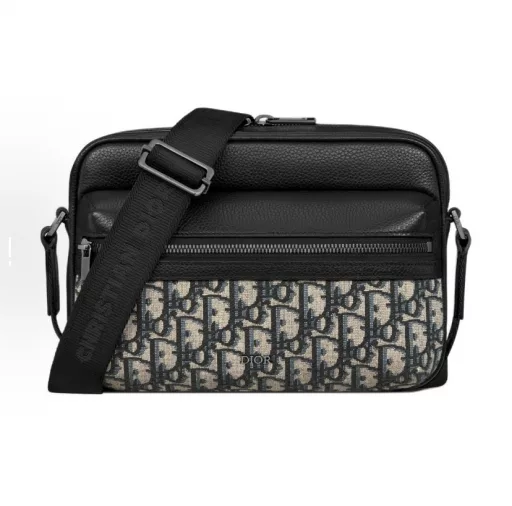 Dior's Rider zip messenger bag is practical and sophisticated, making it an ideal item for everyday life. It is carefully crafted from beige and black oblique print fabric, decorated with black grained cowhide leather details and embellished with a logo on the front. The zippered compartment and front zippered pocket can store all kinds of daily necessities, and it can be worn on the shoulder or crossbody with the cistian adjustable strap. Nylon internal zip main compartment Front zippered pocket Internal slip pocket Back slip pocket