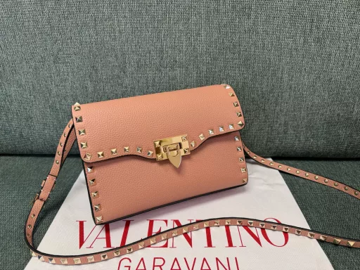Valentino Messenger Bag Model: 0181 Simple design, adjustable shoulder strap, 1 slip pocket inside Leather: Plain cowhide, natural tumbled cowhide