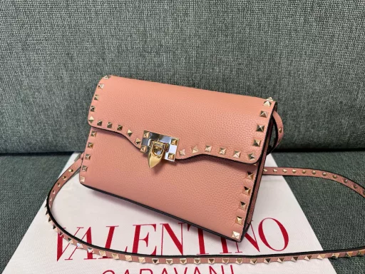 Valentino Messenger Bag Model: 0181 Simple design, adjustable shoulder strap, 1 slip pocket inside Leather: Plain cowhide, natural tumbled cowhide