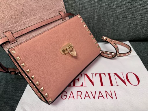 Valentino Messenger Bag Model: 0181 Simple design, adjustable shoulder strap, 1 slip pocket inside Leather: Plain cowhide, natural tumbled cowhide