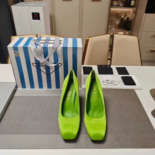 Beveled 3D Square Toe Series🏧 (Top-level packaging and the highest version) PRADA 2025s𝐬 Prada Spring and Summer New Products, (Top-level version) Coming!Retro and fashionable Prada princess-style 3D square toe shoes, a must-have for girls