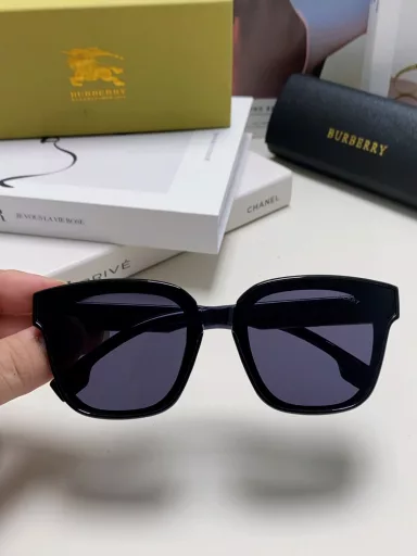 Burberry 2024 new fashion retro personality comfortable avant-garde sunglasses sunglasses high quality trendy cool high quality unisex