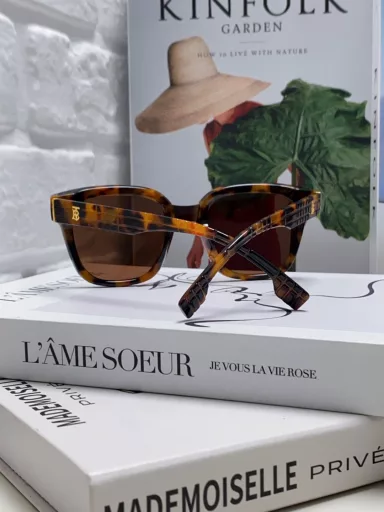 Burberry 2024 new fashion retro personality comfortable avant-garde sunglasses sunglasses high quality trendy cool high quality unisex