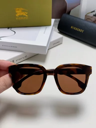 Burberry 2024 new fashion retro personality comfortable avant-garde sunglasses sunglasses high quality trendy cool high quality unisex