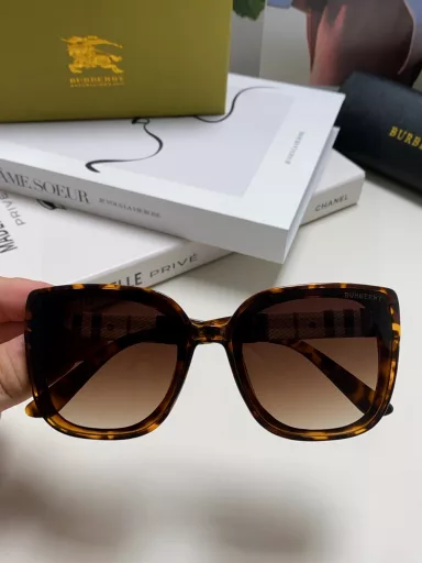Burberry 2024 new Korean version of large frame wide legs personality super fast celebrity style sunglasses unisex Internet celebrity same style slim new sunglasses Warhorse 🐎 with classic plaid
