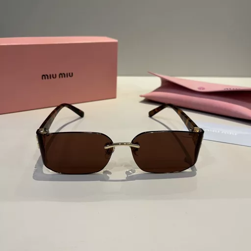 MIUMIU girls' new colors are here~ Sunglasses that you want to weld on your faceHard goods are not afraid of being late~ It took several months for ZP to make moldsAny details are perfectly reproduced, no color difference comparison on the official website