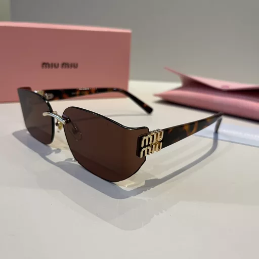 MIUMIU girls' new colors are here~ Sunglasses that you want to weld on your faceHard goods are not afraid of being late~ It took several months for ZP to make moldsAny details are perfectly reproduced, no color difference comparison on the official website