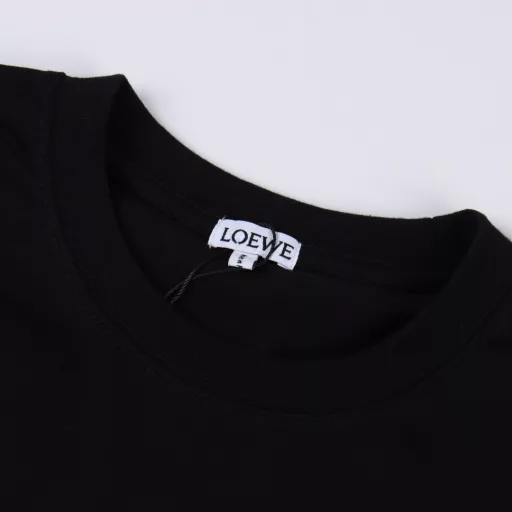 Loewe 25ss logo contrast color letter embroidery short sleeve T-shirtOfficial synchronization 1:1 original mold opening fashion personalitySimple logo letter logo embroidery on the chestVersatile trend Pure original quality Original washed fabricHang tag, collar label, washed wheat three labels complete