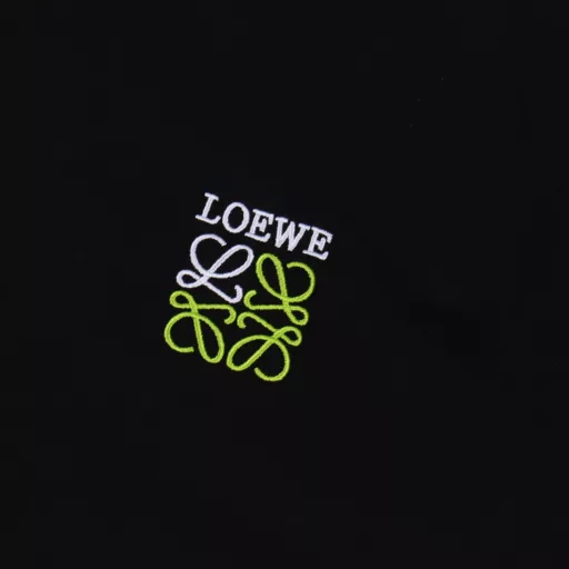 Loewe 25ss logo contrast color letter embroidery short sleeve T-shirtOfficial synchronization 1:1 original mold opening fashion personalitySimple logo letter logo embroidery on the chestVersatile trend Pure original quality Original washed fabricHang tag, collar label, washed wheat three labels complete
