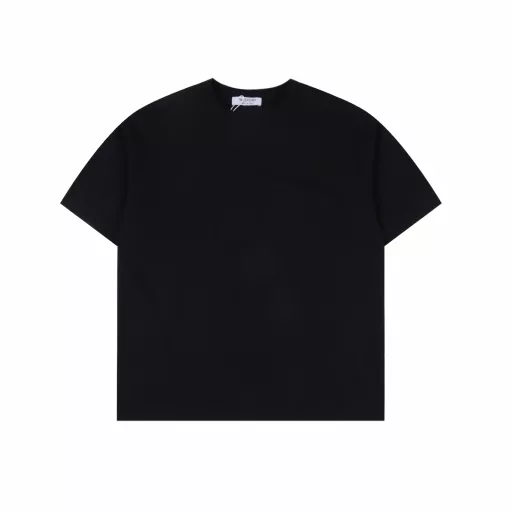 Valentino 25ss chest logo glued short-sleeved T-shirtThe fabric is made of high-weight 260g combed cotton, customized 1:1 thread, comfortable and skin-friendly, no strange feeling,Customized dyed fabric, high textile density, good drape, not easy to deform, thick weave plus compact spinning process,Will not affect the breathability of the fabric, the color saturation is very high, customized auxiliary materials three-label,Small golo glued process on the chest, simple and freshA versatile and good-looking short-sleeved loose version covers the flesh and makes you look thin and not picky