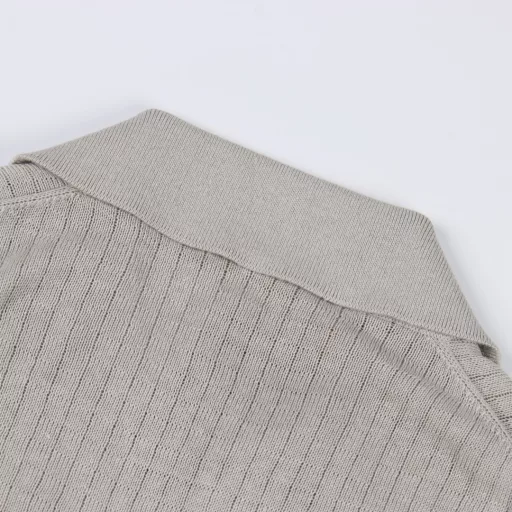 Loro Piana LP 25SS Bamboo Polo Short Sleeve T-shirtThis style uses a German imported Stoll 7.2 needle machine with floating thread jacquard. The yarn used is consistent with the original yarn silk content of 45% mulberry silk 55% cotton, light color fixed dyeing, the improvement time took 20 days, and the feel is the same as the original, breathable, skin-friendly, silky, and the POLO collar also uses the ultimate tight density to make it particularly stylish.