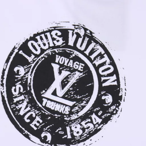 LOUIS VUITTON LV stamped short-sleeved T-shirtAuthentic product purchased and developed, using 60-count liquid ammonia double-strand fabric 170g, collar 1*1 Peter rib 240g, glue printing process, cloth washing, customized accessories, fitted version