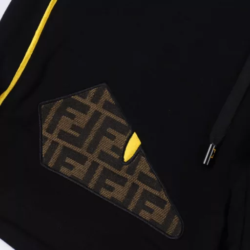 Fendi Monster Eyes Embroidered ShortsThe fabric is made of custom fabric, and the color is customized and then etched. It is treated with silky and ultra-soft treatment compared with the original. The texture of the fabric is clear and obvious, the drape is excellent, and the workmanship is exquisite and reaches the export standard of foreign trade. There are 4.5 stitches per centimeter, and each seam is pressed with visible lines. The lines are neat and standard like a ruler. The woven cotton ribbon is tightly woven and soft to the touch. The embroidery process uses the Behringer embroidery machine to make the embroidery color fuller and the embroidery more three-dimensional. The version has a good effect on the body. It is the same style for men and women, simple and versatile. It is a heavy-duty item for purchasing, and you can compare any quality on the market at will!