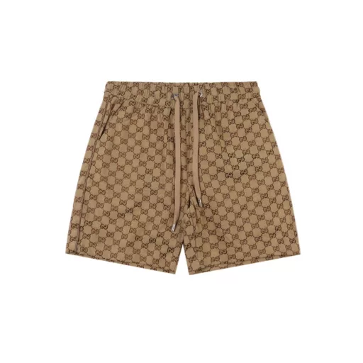 Gucci GG full print old flower shortsInterlocking double G print, drawstring elastic waistband, straight shorts style, full set of accessories! Polyester fiber is a blended fabric, contrasting fabric is fixed color and environmentally friendly. It has good light resistance and better sun resistance than natural fiber fabrics. It uses three-level bird's eye cloth fabric, which is a functional weft knitted fabric with moisture absorption and perspiration function. The principle of perspiration is through the small holes on its surface. Due to the existence of these small holes, it can achieve the effect of moisture absorption and perspiration. The double G pattern is made of thick glue material, and the glue is specially adjusted with environmentally friendly glue. The front end of the elastic waist rope has a metal bell with engraving, the front trouser line is stitched, and the trouser legs are closed with visible lines, which are strong and durable.