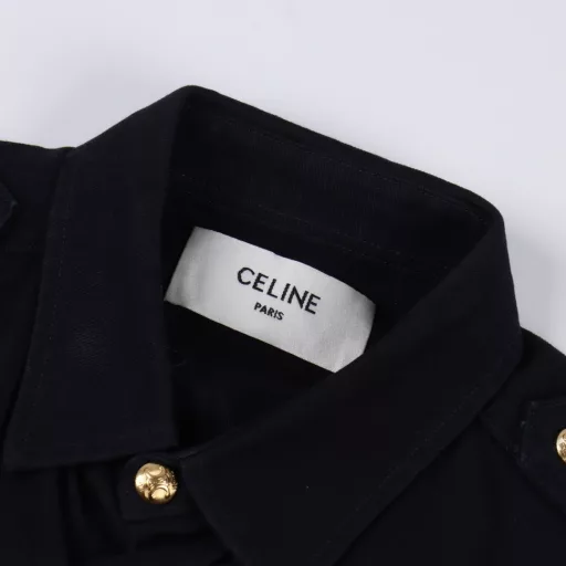 Celine CE Gilded Shirt JacketCustomized satin elegant fabric, using imported machine embroidery patch laminating and binding process, and then manually pasting Velcro, so that the Velcro and the armband are fully in contact and bonded, and finally the imported machine is used to sew the binding cloth along the embroidery patch (time-consuming, labor-intensive and expensive, the truth is in the details), the template machine opens the bag, the preset template is used to guide the position, shape and size of the bag opening, and the accuracy ensures the quality of the bag opening effect. The fabrics are all fermented and washed, with a better feel and texture, not easy to deform, shrink, or fade, and maintain long-term beauty, customized accessories, loose version