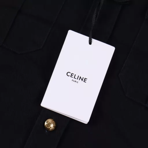 Celine CE Gilded Shirt JacketCustomized satin elegant fabric, using imported machine embroidery patch laminating and binding process, and then manually pasting Velcro, so that the Velcro and the armband are fully in contact and bonded, and finally the imported machine is used to sew the binding cloth along the embroidery patch (time-consuming, labor-intensive and expensive, the truth is in the details), the template machine opens the bag, the preset template is used to guide the position, shape and size of the bag opening, and the accuracy ensures the quality of the bag opening effect. The fabrics are all fermented and washed, with a better feel and texture, not easy to deform, shrink, or fade, and maintain long-term beauty, customized accessories, loose version