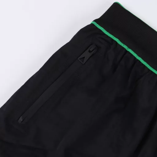 Bottega Veneta BV Green Ribbon Woven ShortsThe original version was purchased from abroad, and the high-density 100% nylon woven fabric is custom-woven and coated for a good feel. This model is not available in the market. It is custom-dyed with blue light black, and the waistband is custom-woven with wool jacquard ribbed. It is not a flat knitting machine, so please be careful to distinguish. The waterproof zippers on the body are all custom-made, and the workmanship of the entire pair of pants is extremely complicated.