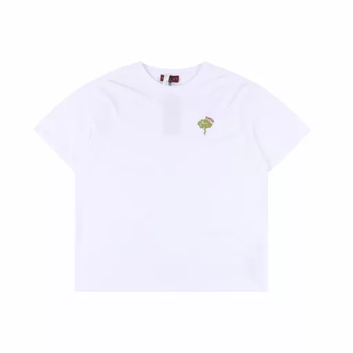 Gucci floral embroidered letter round neck T-shirtCustomized high-weight knitted cotton fabric is carefully made, with a particularly solid feel, full texture, soft and delicate, comfortable to wear, excellent moisture absorption and perspiration performance, not stuffy! The cursive logo on the chest is very eye-catching and highly recognizable! The loose OS version is tailored to meet the current trend aesthetics. It is large and inclusive, and you can easily create a shape by wearing it casually.