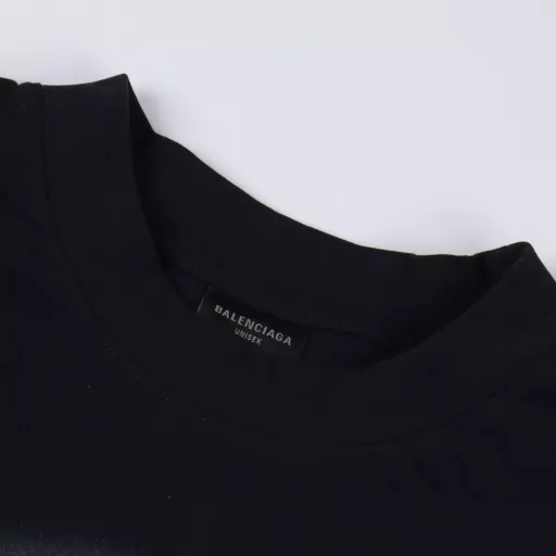 Balenciaga new dissolving smiley alien short-sleeved shirtDirect-injection printed short-sleeved T-shirt This model uses 16-count single combed compact yarn and 280g encrypted plain fabric after washing. The letters and logo are embroidered. Matching the version, color, and cutting. Customized hardware, thread, accessories, and matching the version.