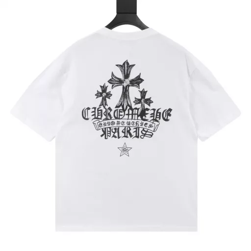 Chrome Hearts 25ss Sanskrit cross distressed print short sleevesThe fabric is 280g combed cotton, customized 32-count 1*1 thread, and the garment is washed twice. The fabric is comfortable and skin-friendly without any strange feeling. The custom-made dyed fabric has high textile density, good drape, and is not easy to deform. The thick weave plus the compact spinning process will not affect the breathability of the fabric. The color saturation is very high. It is a versatile and good-looking short sleeve. The loose version hides the flesh and makes you look thin, and it is not picky about people.