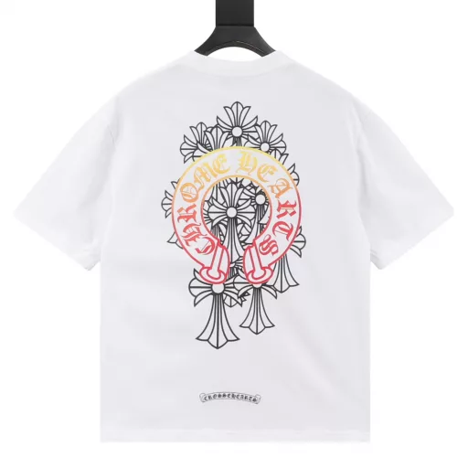 Chrome Hearts 25ss gradient horseshoe cross print short sleevesThe fabric is 280g combed cotton, customized 32-count 1*1 thread, and the garment is washed twice. The fabric is comfortable and skin-friendly without any strange feeling. The custom-made dyed fabric has high textile density, good drape, and is not easy to deform. The thick weave plus the compact spinning process will not affect the breathability of the fabric. The color saturation is very high. It is a versatile and good-looking short sleeve. The loose version hides the flesh and makes you look thin. It is not picky.