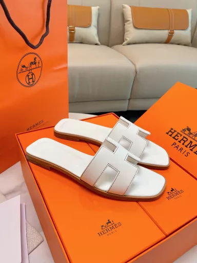 Herme* Paris Hermes H-slippers are lazy and casual, generous and beautiful, simple is the style, high-end and comfortable!❗️ Elegant outfit, highly recommended by the salesgirl!A variety of top-grade high-end materials, carefully selected, always follow the original details and craftsmanship style, focus on meticulous