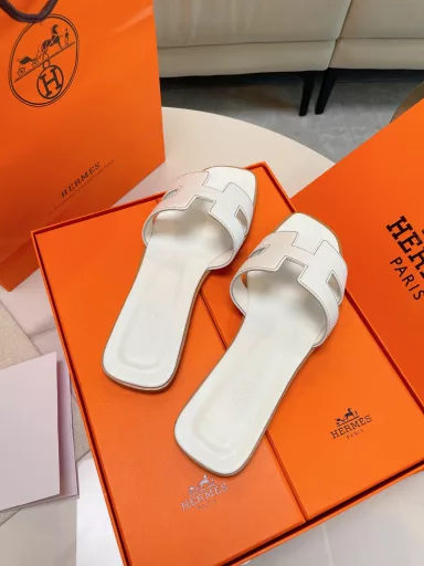 Herme* Paris Hermes H-slippers are lazy and casual, generous and beautiful, simple is the style, high-end and comfortable!❗️ Elegant outfit, highly recommended by the salesgirl!A variety of top-grade high-end materials, carefully selected, always follow the original details and craftsmanship style, focus on meticulous