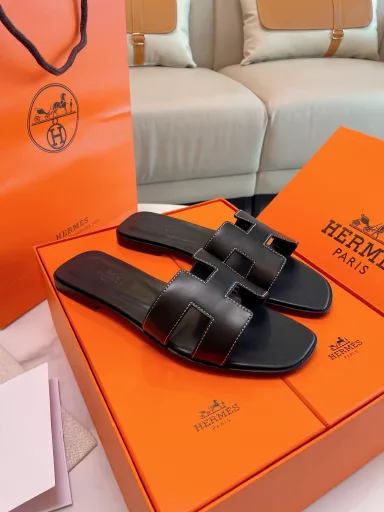 Herme* Paris Hermes H-slippers are lazy and casual, generous and beautiful, simple is the style, high-end and comfortable!❗️ Elegant outfit, highly recommended by the salesgirl!A variety of top-grade high-end materials, carefully selected, always follow the original details and craftsmanship style, focus on meticulous