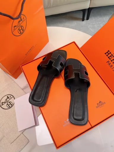 Herme* Paris Hermes H-slippers are lazy and casual, generous and beautiful, simple is the style, high-end and comfortable!❗️ Elegant outfit, highly recommended by the salesgirl!A variety of top-grade high-end materials, carefully selected, always follow the original details and craftsmanship style, focus on meticulous