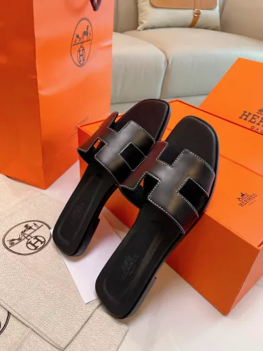Herme* Paris Hermes H-slippers are lazy and casual, generous and beautiful, simple is the style, high-end and comfortable!❗️ Elegant outfit, highly recommended by the salesgirl!A variety of top-grade high-end materials, carefully selected, always follow the original details and craftsmanship style, focus on meticulous