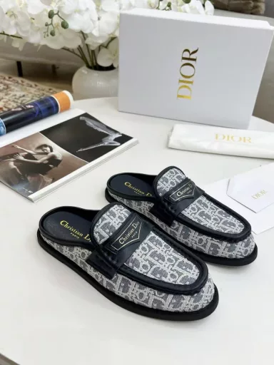 DIOR2025 cloth mule slippers with embroidered logo, simple, stylish, timeless and classic in the fashion circle, super comfortable, versatile, casual and timeless