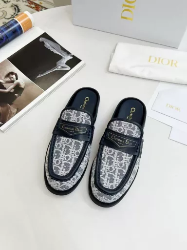 DIOR2025 cloth mule slippers with embroidered logo, simple, stylish, timeless and classic in the fashion circle, super comfortable, versatile, casual and timeless
