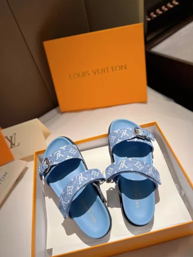LV 🧡💚2023 Spring and Summer New Top Version⚠️The latest hot-selling slippers in the counterFull of high-end feeling! A popular model among bloggers at home and abroad, retro and fashionable, looks stunning on the feet! The official website's main model★