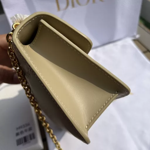 CHANEL Overseas Channel Resources Specially Provided by Montaigne❗️ This 30Montaigne East-west chain handbag is carefully crafted from smooth cowhide leather. The classic and elegant design enhances the style of the series. The flap is decorated with a vintage gold-finished metal CD buckle, inspired by the seal of the Christian Dior perfume bottle. Other details such as the 30MONTAIGNE embossed logo on the back highlight the neat design. With a detachable chain shoulder strap decorated with leather panels, it can be carried by hand, on the shoulder or crossbody.