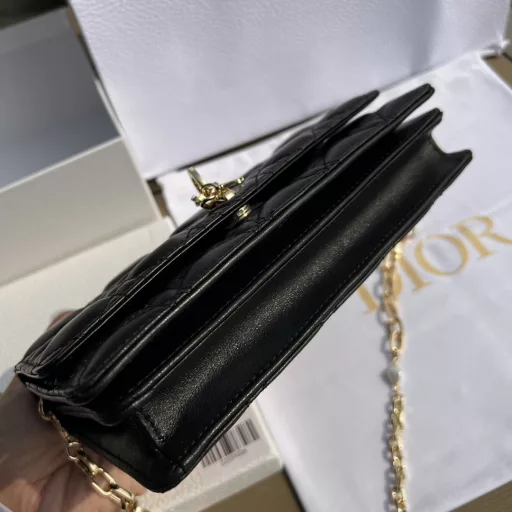 Dior overseas channel resources special❗️This Miss Dior handbag is a new product for spring 2023. It is elegant and practical, further enriching the Lady Dior series. It is carefully crafted with black sheepskin leather and decorated with rattan check pattern. The flap design is matched with D.O.I.R. pendant to enhance the style. It has multiple compartments and card slots to store various daily necessities, making it an ideal companion for day and evening wear. Mini style, with top handle and detachable chain decorated with resin beads, can be carried by hand or crossbody.